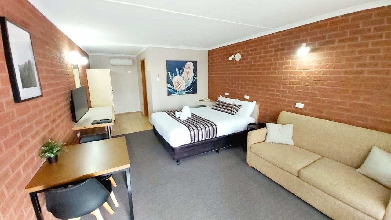 Country Mile Motor Inn Форбс Экстерьер фото