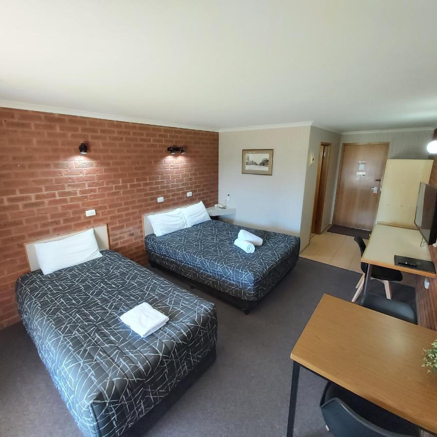 Country Mile Motor Inn Форбс Экстерьер фото