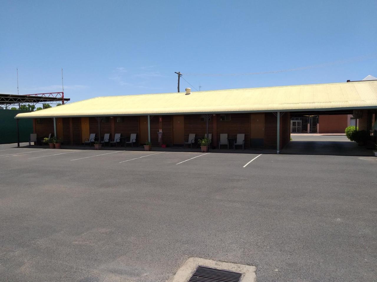 Country Mile Motor Inn Форбс Экстерьер фото